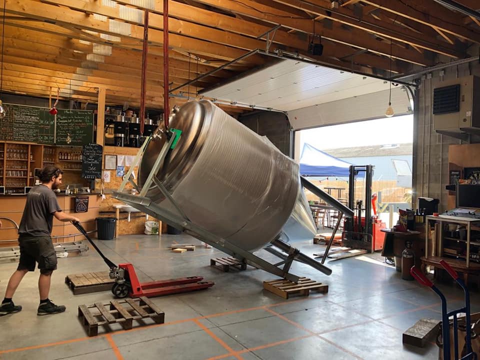 1000L beer brewing equipment in France.
#beerbrewingequipment #beer #brewery #craftbeer #breweryequipment #beerbrewing #beerbrewingsystem #nanobrewing #craftbrewery #beerbrew #beerbrewingequipment #beerequipment