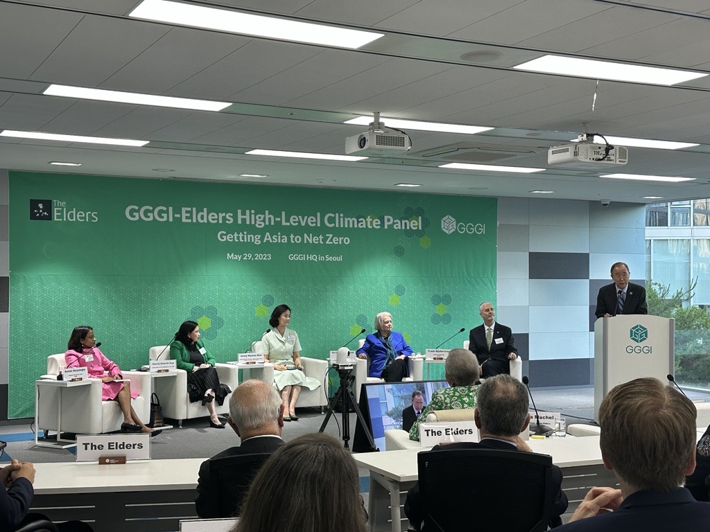 #Now: H.E. Ban Ki-moon noted the size importance of Asia on the entire world and called for concrete #climateaction from governments to decisively respond to the #globalstocktake and deliver on commitments to accelerate #JustTransition 💚

👉Join Live: bit.ly/TheElders_GGGI
