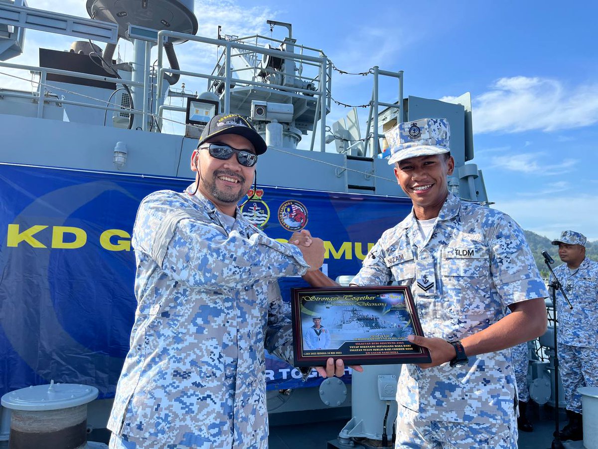 Majlis Penghargaan Warga KD GAGAH SAMUDERA Yang Bertukar Keluar serta Majlis Perasmian Topi dan Baju KD GAGAH SAMUDERA Yang Baru telah selamat dilaksanakan setibanya kapal pulang dari penugasan LIMA 23. Pada warga yang bertukar keluar, semoga terus maju dan sukses.