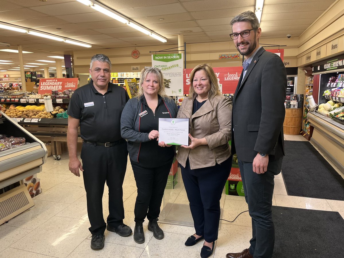 Mount Forest Foodland has been recognized with a Silver Award of Merit as part of the Foodland Ontario Retailer Awards. #MountForest #Foodland #WellingtonCounty 

FULL STORY: theranch100.com/mount-forest-f…