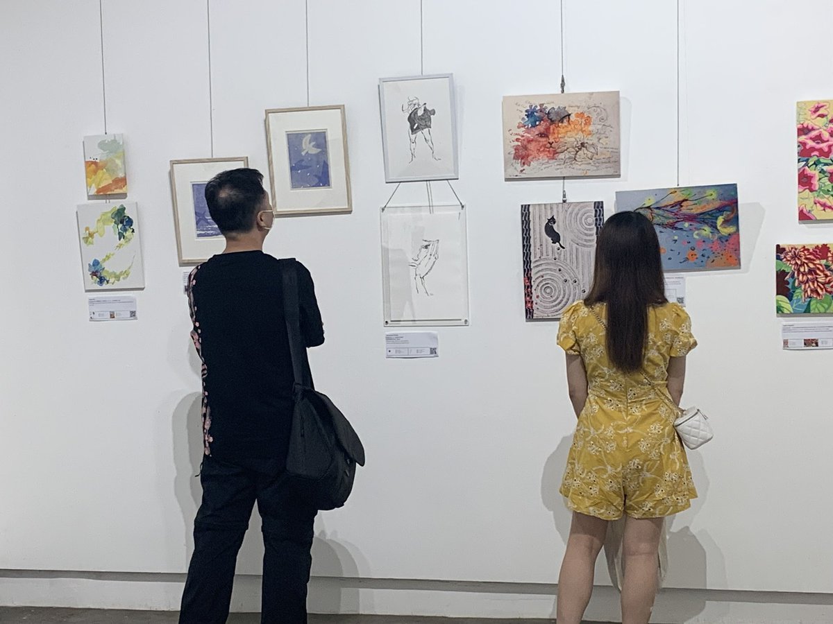 taiyodrops's tweet photo. 展覧会@香港JCCAC Lo Gallery 🇭🇰
立ち止まりじっくり観てくださる方もいて嬉しすぎる!描いて良かったと心から思えます。
#crossoverbypeddypot
#hongkong
#jccac
#賽馬會創意藝術中心
#logallery
#香港ギャラリー
#japaneseart
#keitachibana https://t.co/7pFBotlNfa