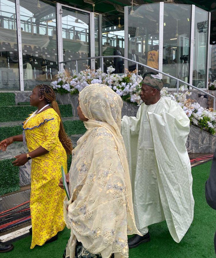 Life

Ganduje was not allowed to enter the VIP section at the presidential handover ceremony😕