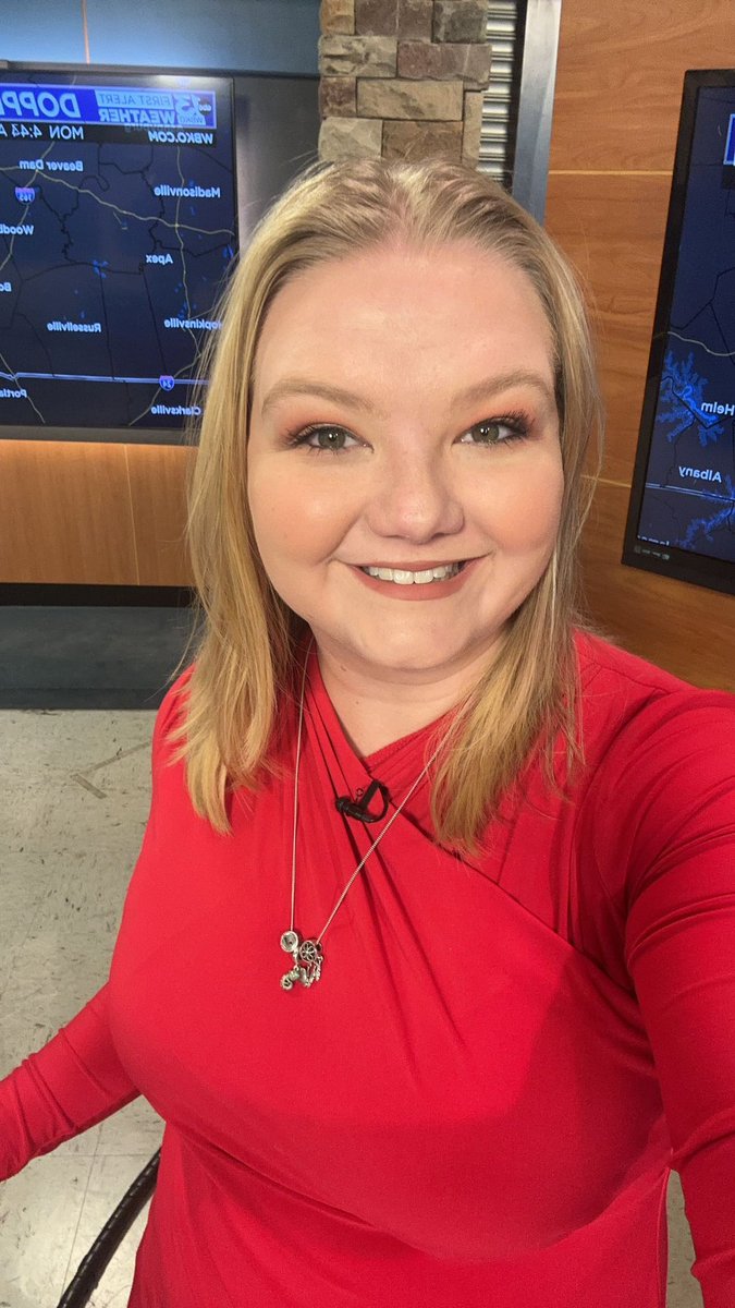 danamoneywx's tweet photo. Good morning friends! Iโm filling in for @RaquelD_wx this morning on #AMKY! I hope you can join me for your Memorial Day forecast. Itโs going to be a good one! https://t.co/Azec79m7Go