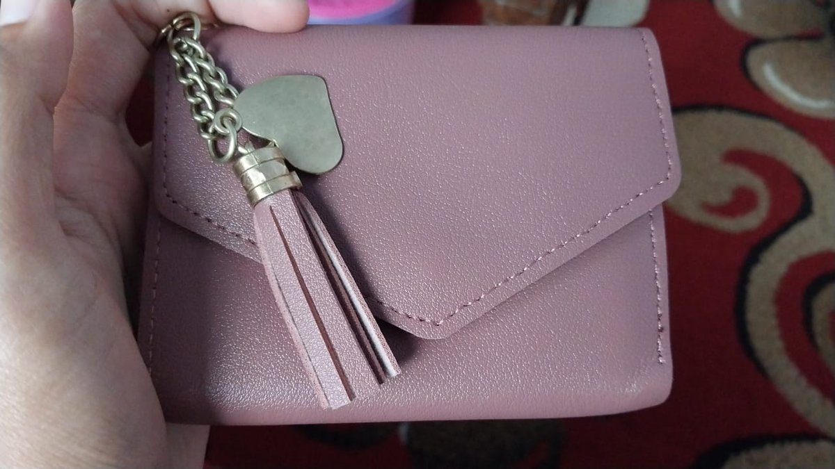 DalgiBora's tweet photo. Iseng beli dompet mini murah, ternyata lumayan bagus wehehe. Muat jg masuk tas kecil🫠

Dompet wanita murah https://t.co/iD3iNYgqWP https://t.co/ohXbzIZebK