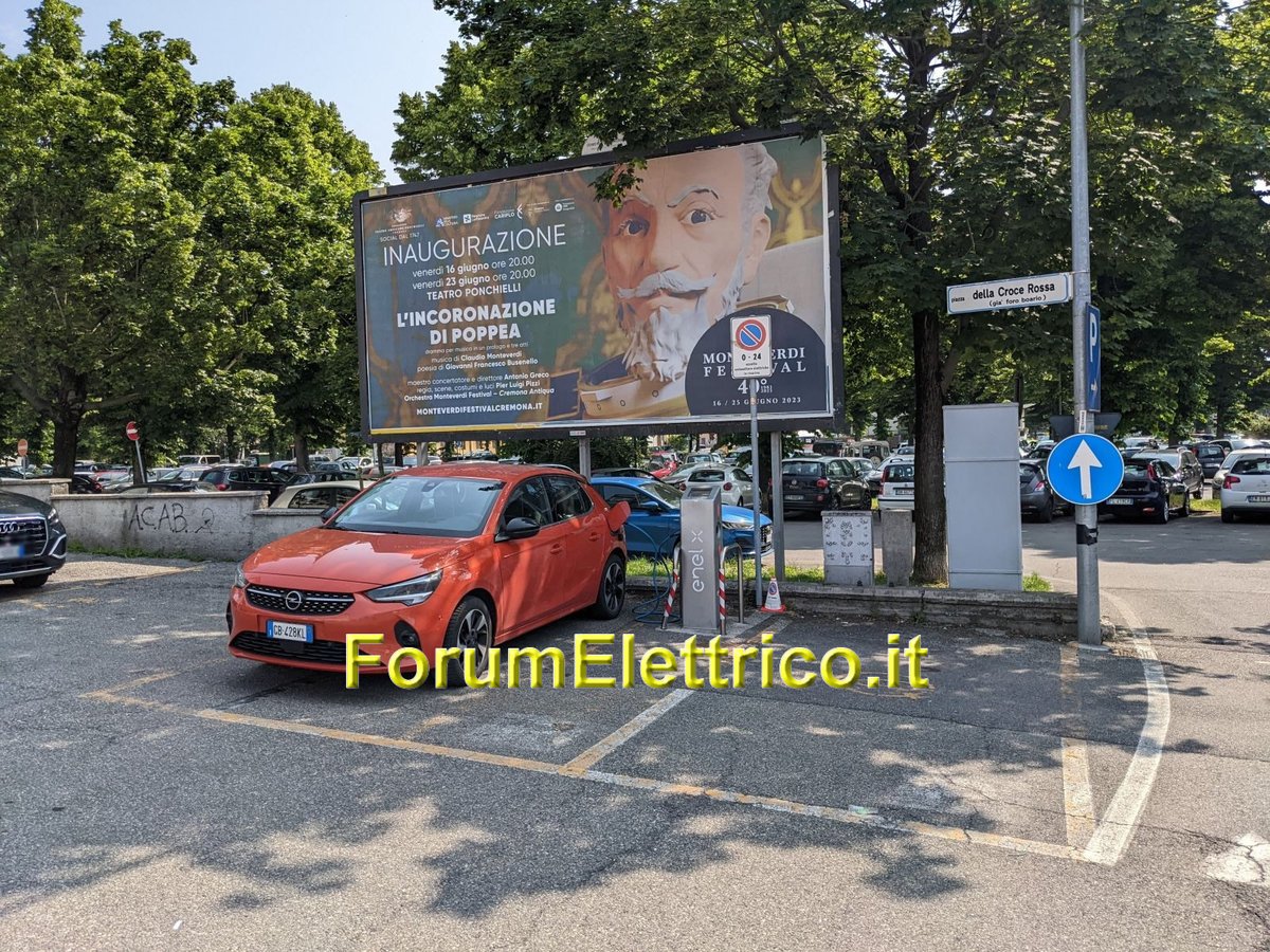La Colonnina Enel X Way da 20 kW situata a Cremona in Piazzale della Croce Rossa: è una delle colonnine più centrali della città ed in pochi minuti a piedi si arriva in centro storico forumelettrico.it/forum/colonnin… #cremona #enelxway #stazionediricarica