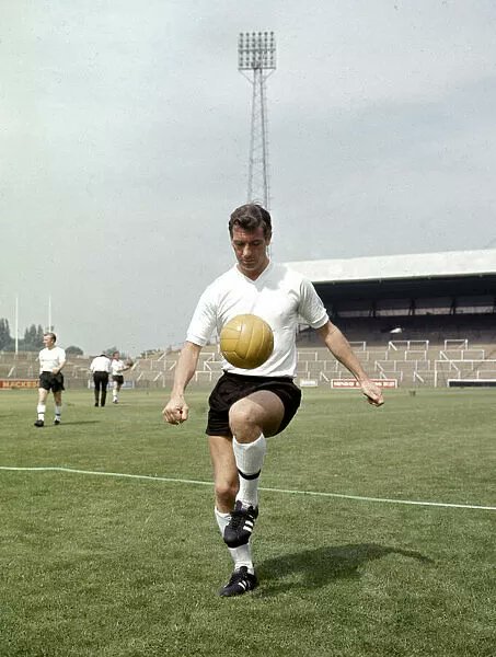 robertmdaws's tweet photo. #JohnnyHaynes @FulhamFC pre season training 1965 https://t.co/q4FUSPFOXY
