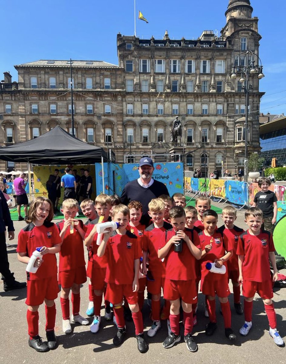 #WeekofFootball
To celelbrate 150 years of Scottish Football - Our 2015s met Steve Clarke @FunFootballUK sessions at George Square today @ScotFAWest @ScottishFA @GlasgowCC