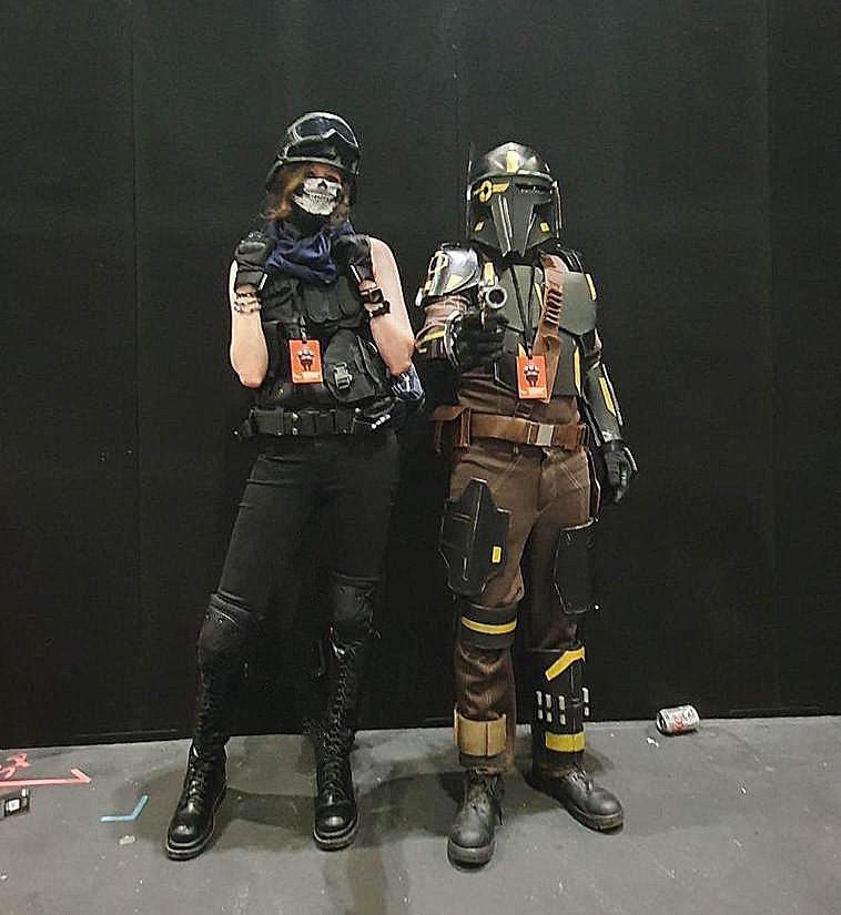 RavenCosplay12's tweet photo. Day 2 of Mcm ComicCon complete. #cosplayersoftiktok #cosplayeroftiktok #cosplay #cosplayinreallife #alternative #tacticalgear #cosplayvideos #cosplaywithmasks #cosplayer #cosplaywithmask #cosplayfemale #costumes #maskedcosplayer #masked #mask #cosplaygirl #oc #occosplay #mcm https://t.co/r2t4JiaCW6