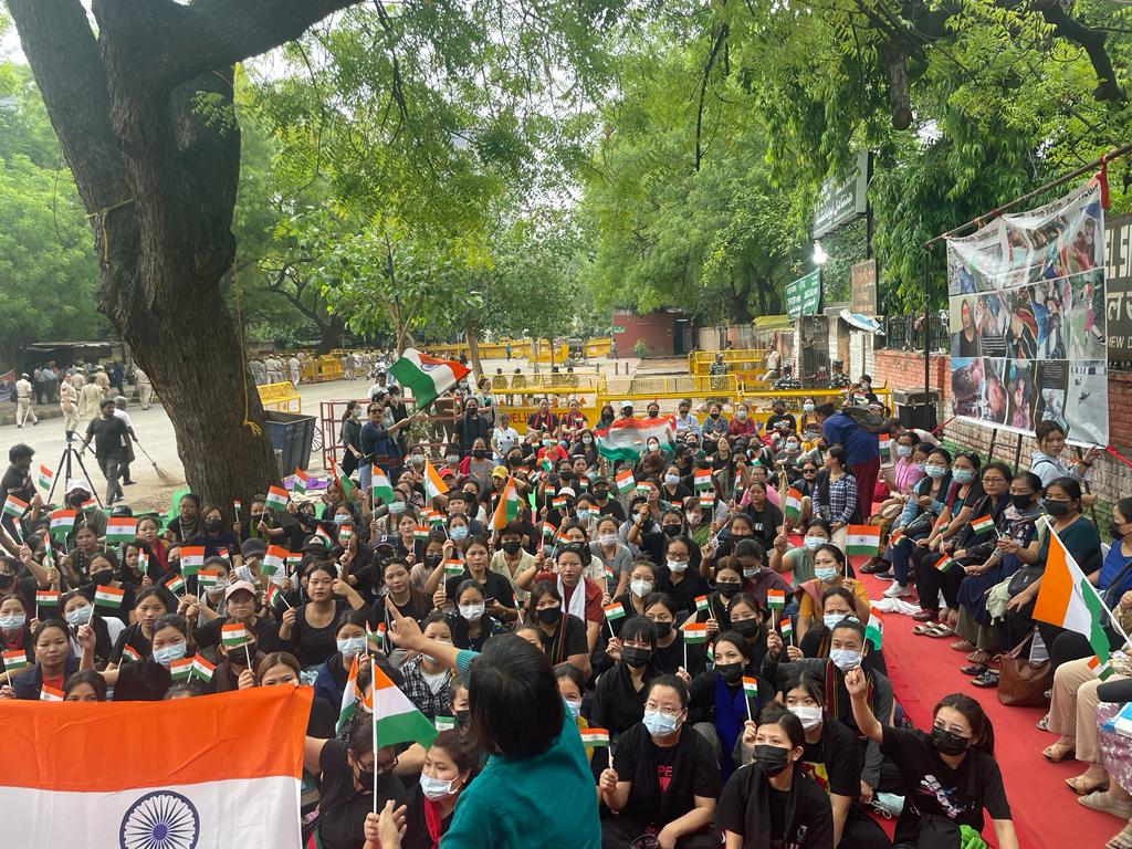 PatrickOHaokip's tweet photo. Kuki tribal women from Manipur protesting at Jantar Mantar in #Delhi on Monday, against the ethnic cleansing of the Kukis in Manipur by the radicals Meitei groups led the CM Biren's himself!! 

@RahulGandhi
@priyankagandhi
@Jairam_Ramesh
@KimHaokipINC
@LambaAlka
#ManipurOnFire https://t.co/bJnv3d252C