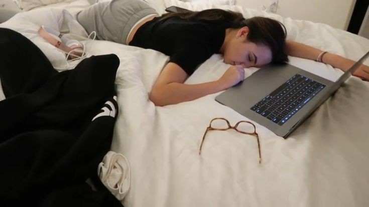 leoninethings's tweet photo. "why don't you text back?"
me: https://t.co/uO2GYIg2vr