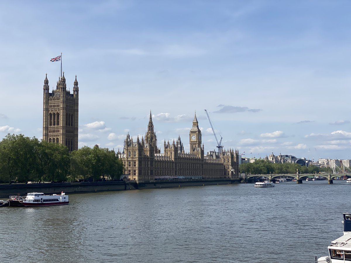 hakkryoooo's tweet photo. ビッグベンにアビーロードにバンクシー！
イギリスだ〜！！ https://t.co/VlehYCe96E