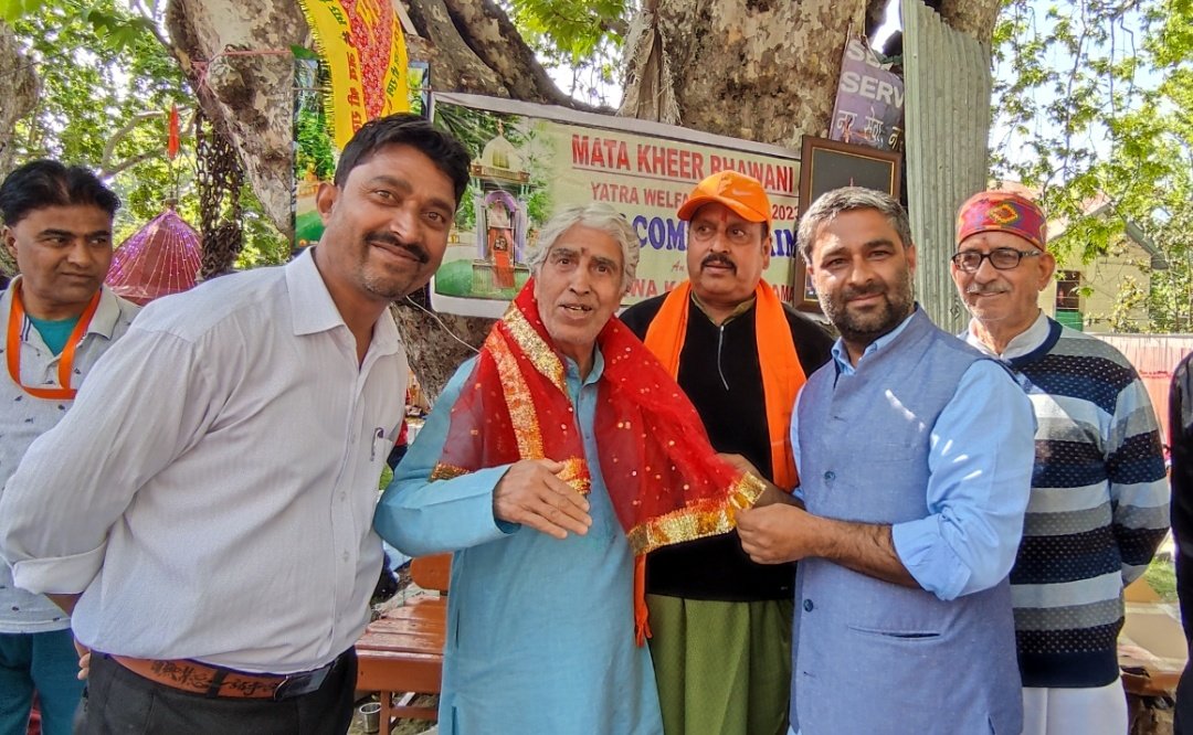 farooqganderbal's tweet photo. #Sufism, path that makes us understand the real essence of life. #Sufism, the formula of winning hearts, that erases all barriers of cast, creed, race and religion. 
#Peace #Communal_Harmony 
#Brotherhood https://t.co/EQAt1by2GN
