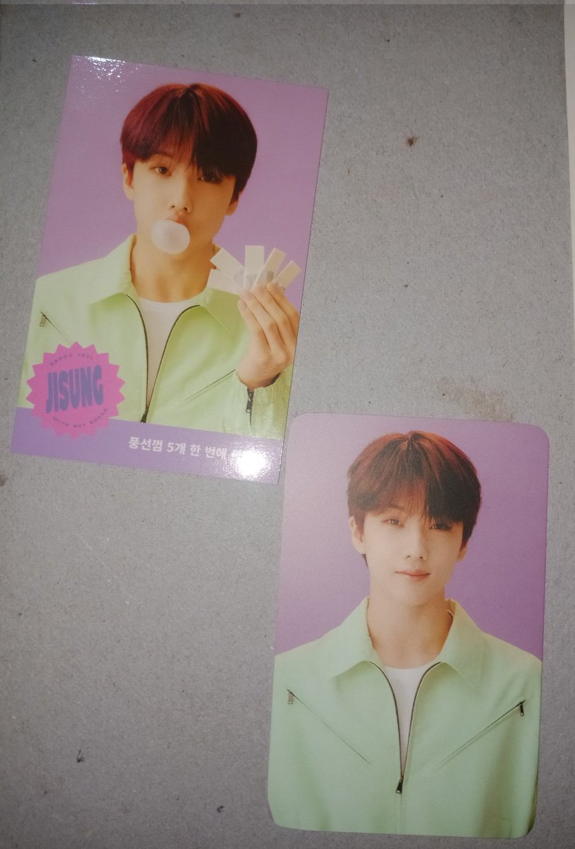 blueniverse's tweet photo. @sellkpopfess ni 2 ini nder, take all under 50k nego aja. aku udh ga collect https://t.co/z9ogYts5lw