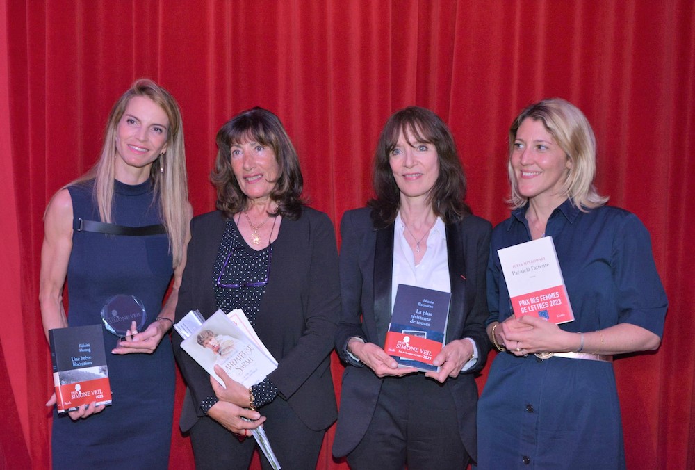 Félicité Herzog reçoit le Prix Simone Veil 2023 actualitte.com/a/OVnkVH1v 

#simoneveil #prix #prixlitteraire @EditionsStock