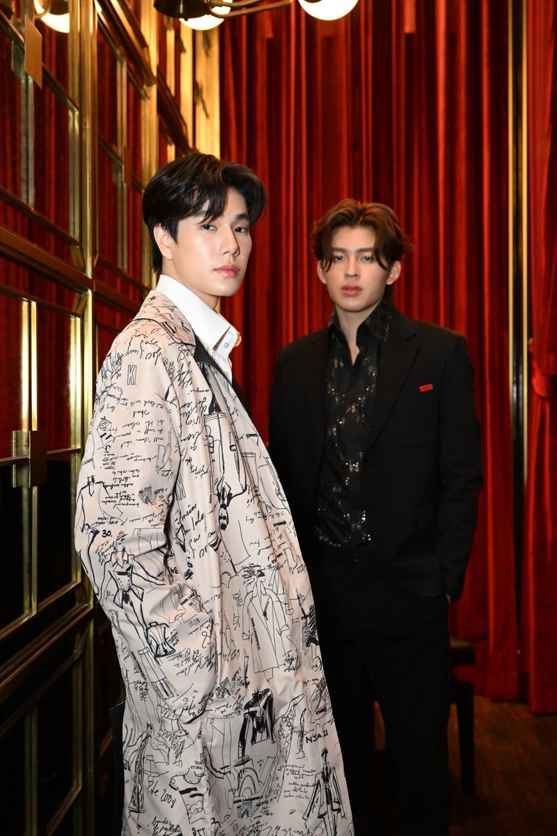 mintmag_th's tweet photo. เจอสองหนุ่ม #ปอนด์ภูวินทร์ มาร่วมงานเปิดตัวคอลเล็กชั่นสเปเชียลอิดิชั่น The Ultimate Icon จาก #KarlLagerfeld  ถ่ายทอดโททัลลุคที่อินสไปร์มาจากอาร์ไคฟ์ของ คาร์ล ลาเกอร์เฟลด์ กับภาพสเก็ตช์ในตำนานของดีไซเนอร์ผู้โด่งดัง💚

#karllagerfeldTH
#TheUltimateCollection
#PondPhuwin
#MintMagTH https://t.co/xh5TjnoIHg