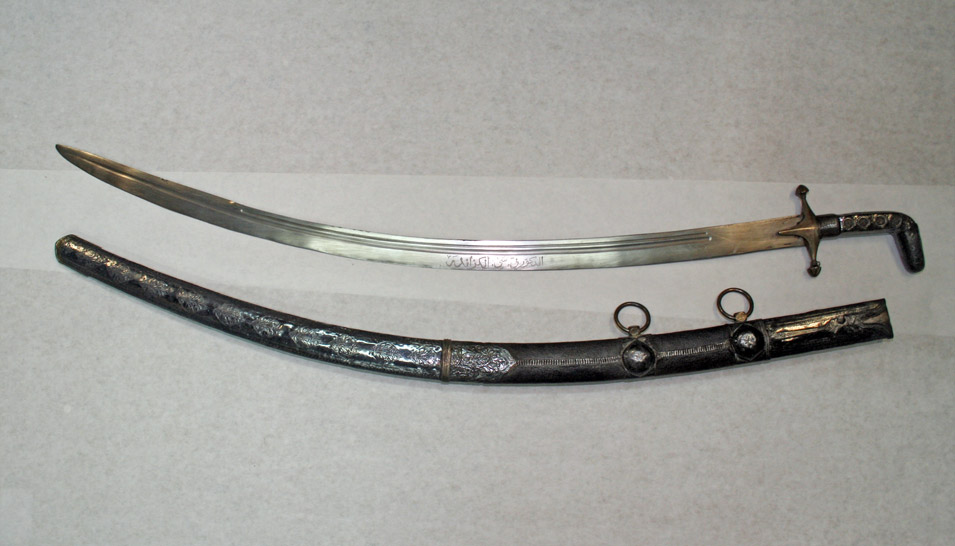 A1history's tweet image. "سيف أبا الذرعان"

سيف يعود للأمير عبدالعزيز بن ماضي رحمه الله والذي تناقل له من أسلافه، أهدي من الأمير عبدالعزيز بن عبدالعزيز بن ماضي  أمير الخبر رحمه الله في عام 1951/١٣٧١ إلى الدكتور تي سي اليكساندر أحد مسؤلين مستشفى أرامكو.

📸⚔️
مدوّنه ارامكو اكسباتس