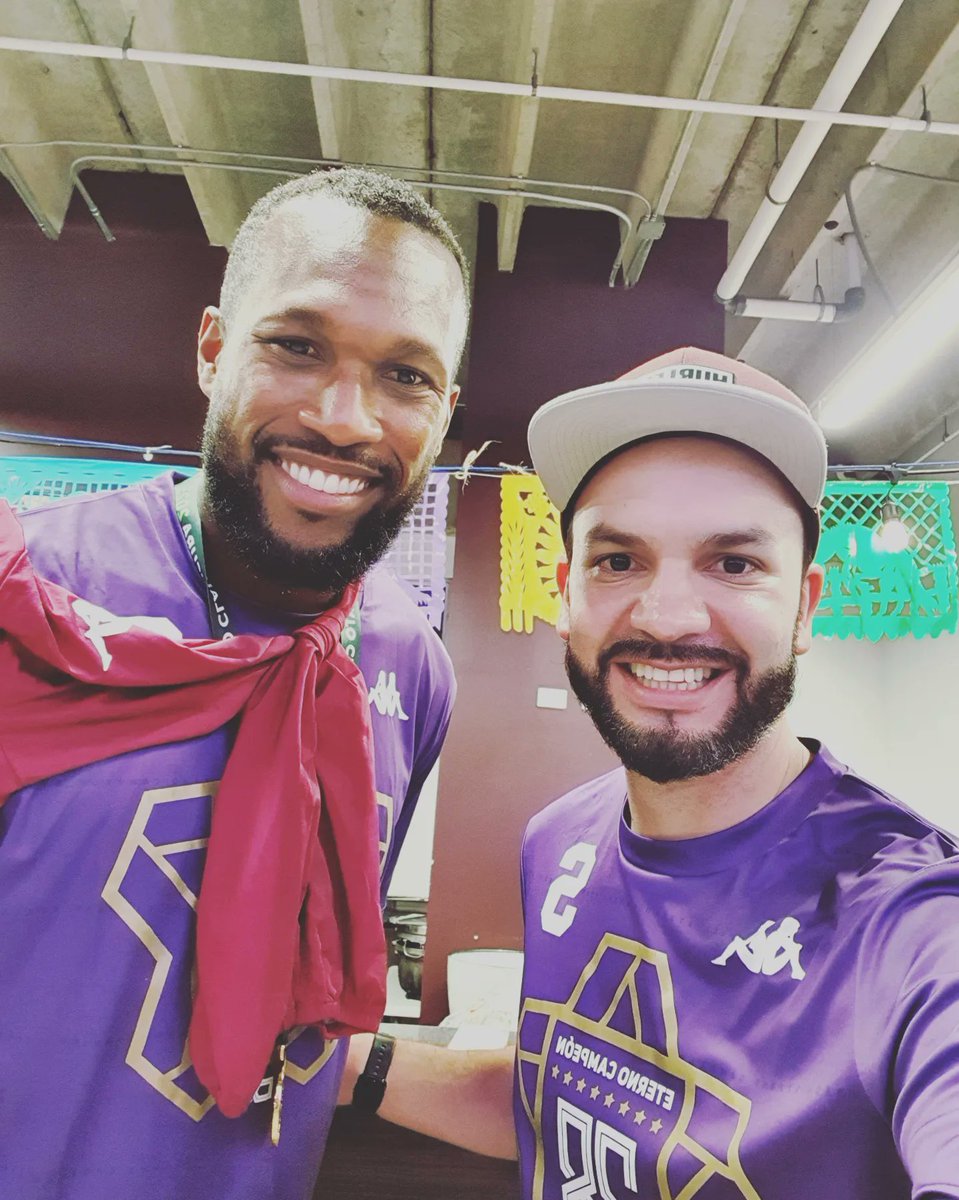 AndreyPM17's tweet photo. Una copa más 🤪💜🏆 https://t.co/QPl50LYy29