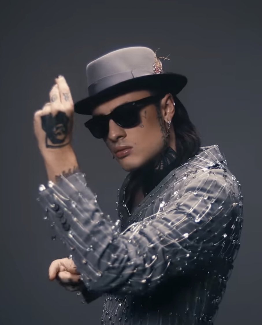 YEZAEL + <a href="/RosaChemical/">rosa</a> 
New Music Video Together #belluguaglione #rosachemical #yezael #Napoli