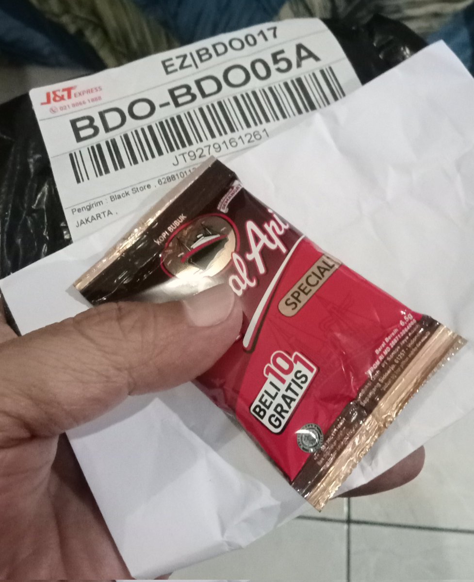 yusranpare's tweet photo. Pengalaman dgn @tokopedia beli barang Rp 335rb, yang datang  satu saset kecil kopi. Coba telp tokonya, tak bisa dihubungi. Ajukan komplain, pihak @tokopedia nunggu persetujuan penjual. Gimana ini @TokopediaCare jika trnyt penjual tak bisa dihubungi? https://t.co/v6DYuvG7dO