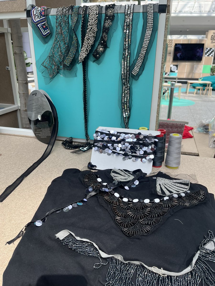 Now this is #creative #upcycling! 

<a href="/westfieldlondon/">Westfield London</a> today! 

@amplify <a href="/IslingtonBC/">Islington Council</a> <a href="/FinsburyParkLdn/">FinsburyParkLondon</a> <a href="/LDN_gov/">London Gov</a> <a href="/ldncreative/">London Creative</a>