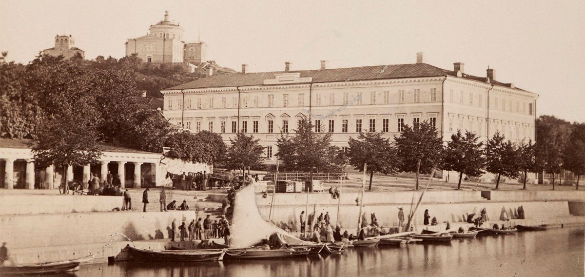 abofritid's tweet image. 200-årsjubilerande åbofotografen JJ Reinbergs gamla fotografier möter dagens åbobor på nya sätt i stadsbilden under sommarmånaderna t.o.m. Åbodagen 17.9. turku.fi/sv/nyhet/2023-… #åbofritid #kulturiåbo #åbogörgott #åbo #turku