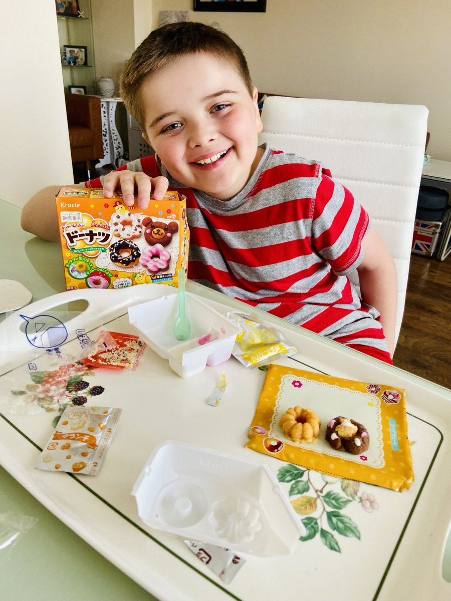 ZacharyToysFun's tweet photo. Making some mini donuts. This was super fun.
#cooking #donuts #minicooking #kidsfun #baking #kidscooking #kracie #sprinkles #fun #cook #cookie #kidsofyoutube #instakids https://t.co/vTvEKThkkt