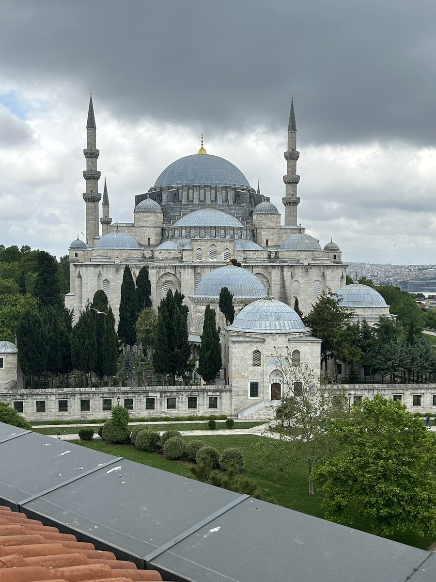 hby34's tweet photo. Okulda terasa çıktım. Sola baktım Süleymaniye. Sağa baktım TCG Anadolu.

Şükürler olsun! https://t.co/0aFElElxOw