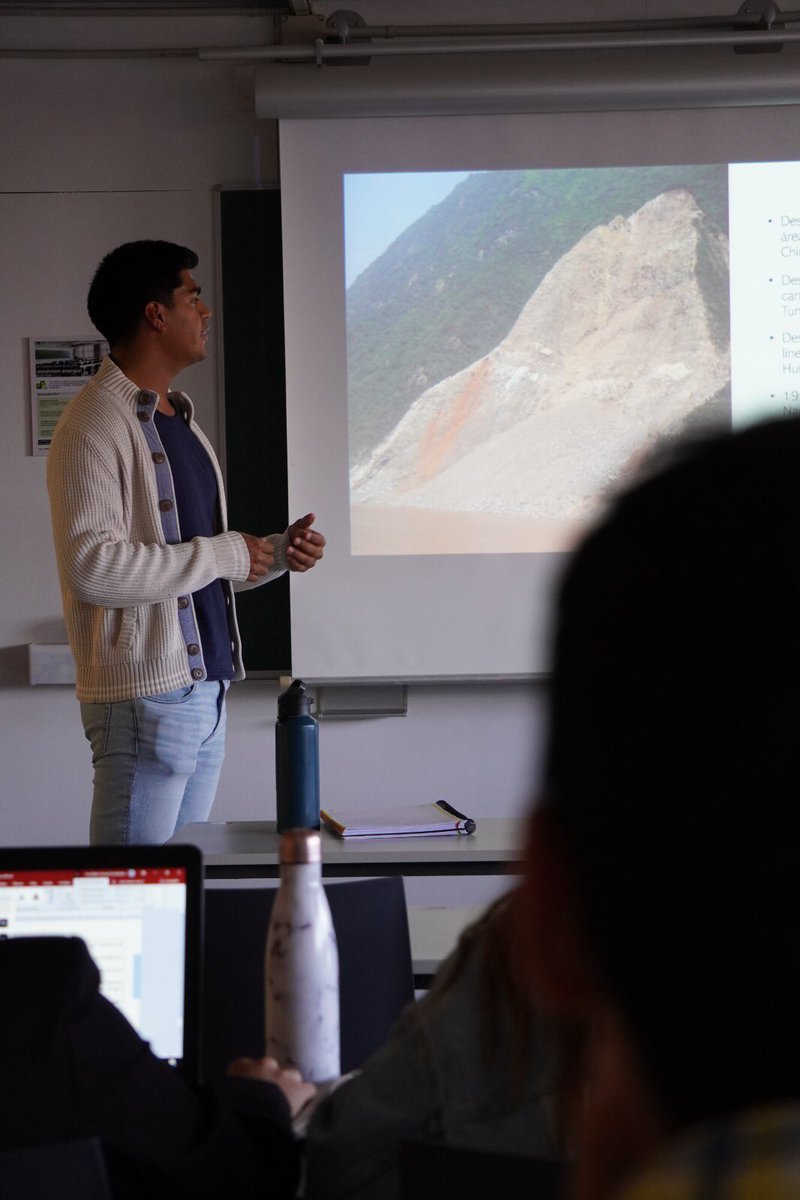 Os compartimos algunas imágenes de lo que fue la presentación de los estudiantes de la asignatura mecánica de suelos no saturados.