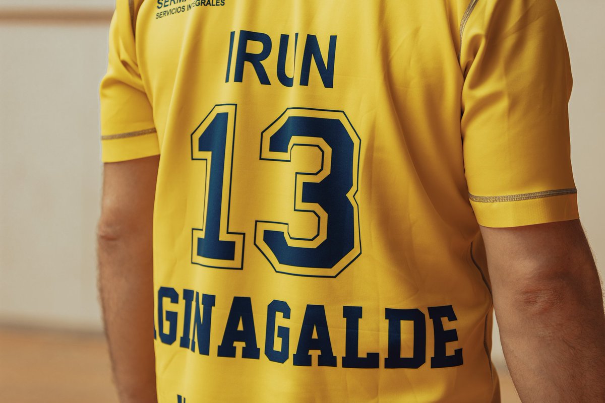 𝙐𝙣𝙖 𝙣𝙪𝙚𝙫𝙖 𝙥𝙞𝙚𝙡 𝙥𝙖𝙧𝙖 𝙙𝙚𝙘𝙞𝙧 𝙖𝙙𝙞𝙤́𝙨

Camiseta especial y solidaria para despedir a nuestro 1⃣3⃣

#AupaBidasoa 💛💙
#ArtalekukoIndarra 🏟💥

(📸 Haimar Marcos)