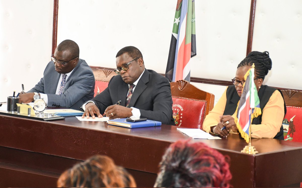 @KNBStats Director General Macdonald Obudho and Governor Bungoma County H.E Kenneth Lusaka @Ken_Lusaka sign a #MoU on #statisticalcooperation towards development & production of county statistics @BungomaCountyKe @OfficialMakueni @MombasaCountyKe @KenyaGovernors