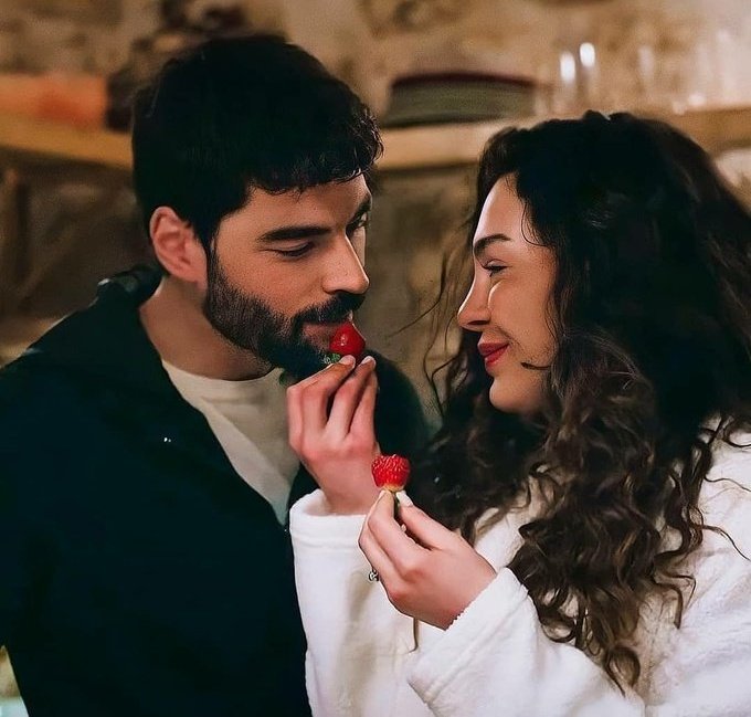 Karın ortasında açan kardelen misali... 
#ReyMir