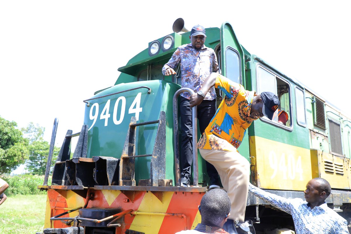 Hon. @HonEchweru, Minister of State for Works & Hon. Kipuchunba Murkomen, Ministry of Road and Transport of Kenya, undertook a joint visit to Malaba border to gain first-hand experience & devise ways of addressing the challenges related to evacuation of cargo at Malaba border.