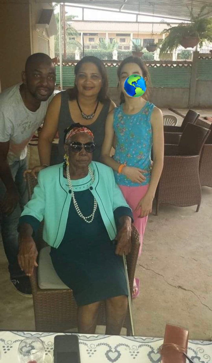 9 years ago I had the pleasure of meeting my great-grandma in Angola 🇦🇴 🤍 yesterday was her funeral, RIP avó Angelina 🤍🕊️

9 anos atrás tive o prazer de conhecer a minha bisavó em Angola 🇦🇴 🤍 ontem foi o funeral dela, descansa em paz avó Angelina 🤍🕊️