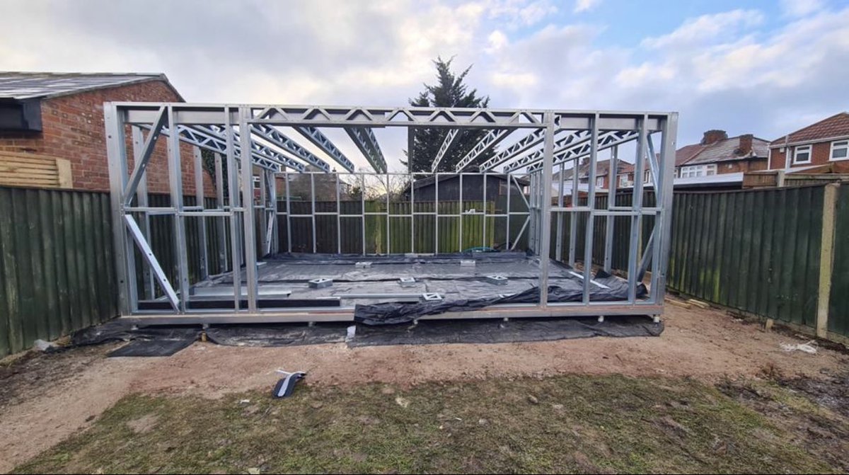 Another outbuilding supplied by us, various layouts and sizes available. More information about these products, follow us #modular #gardenrooms #gardenroomdesign #gardenroomsproject #gardenofficeideas #gardenoffice #modularconstruction #steelframe