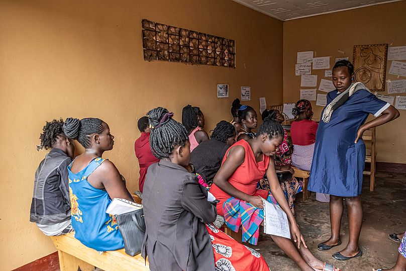 AllanOsinde's tweet photo. Todate,med interns havent been deployed
7 of 10 patients in public hospitals are treated by med interns
@MinofHealthUG
@mofpedU @RobinahNabbanja @CHRISBARYOMUNS1 Non deployment deprives UG of access to health 
Patients cant wait forever in the face of pain,suffering&amp;death @nbstv https://t.co/7kI5qnQbB4