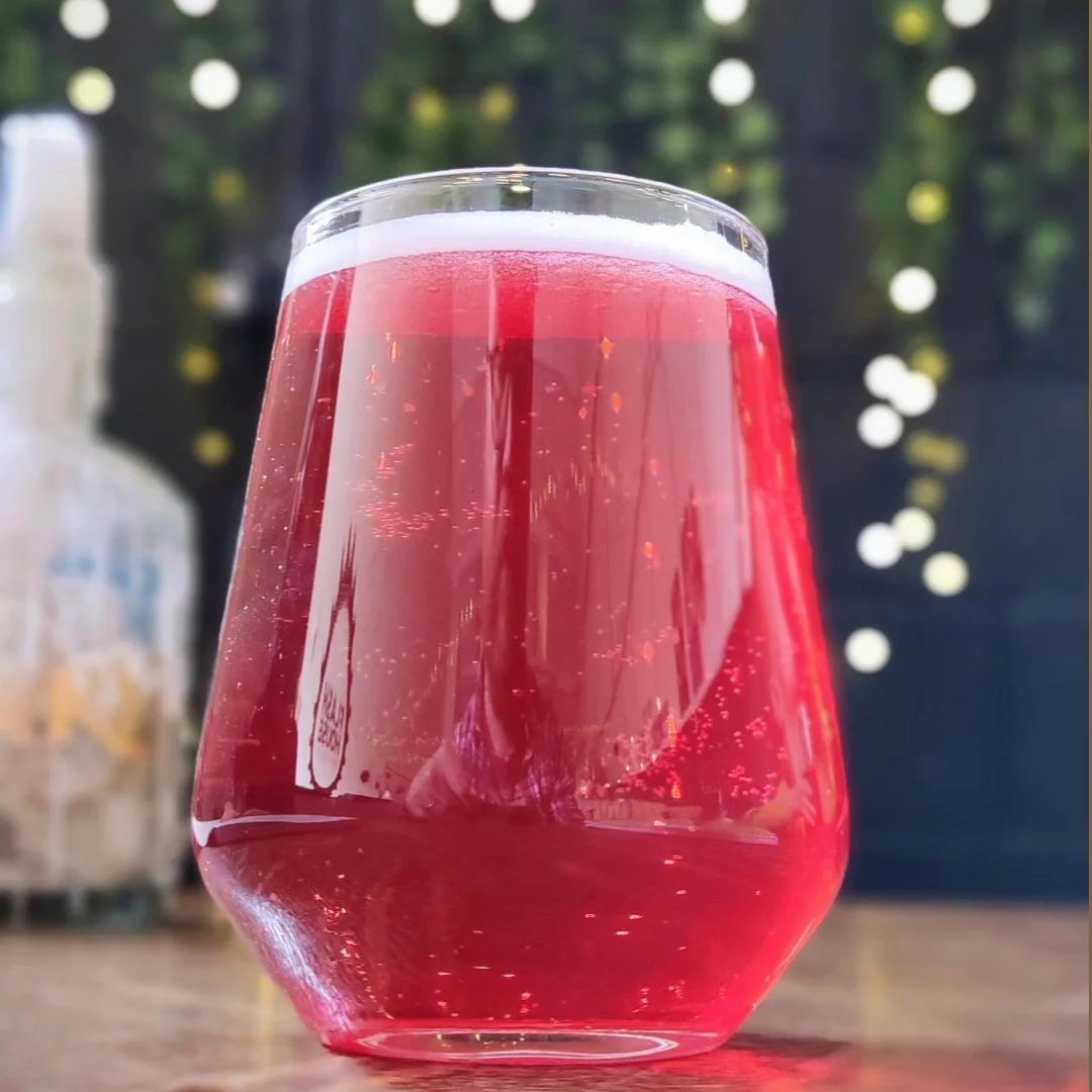 We love seeing your photos of our beers and always appreciate when you send them to us/tag us 😍 Special shout-out to @beerbayben for this lush (as always) shot of our sour 🍒 We are closed today, but we hope you have the loveliest of days! ☺️☀️