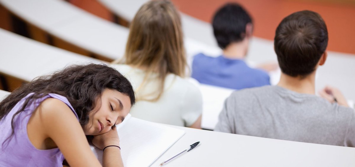 Dejen que los adolescentes duerman. La cultura contradice a la biología. A pesar de años de evidencia de que comenzar la escuela más tarde promueve una mejor salud y mejores calificaciones, muy pocas escuelas han adoptado esta medida. intramed.net/104414