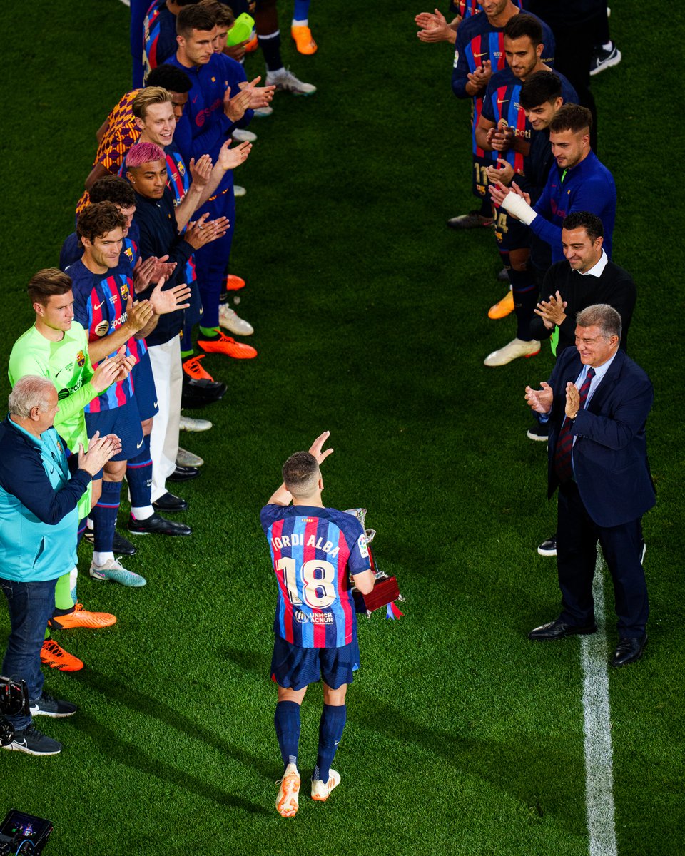 FCBarcelona's tweet photo. Honoring a legend https://t.co/7UVdfZp6oG