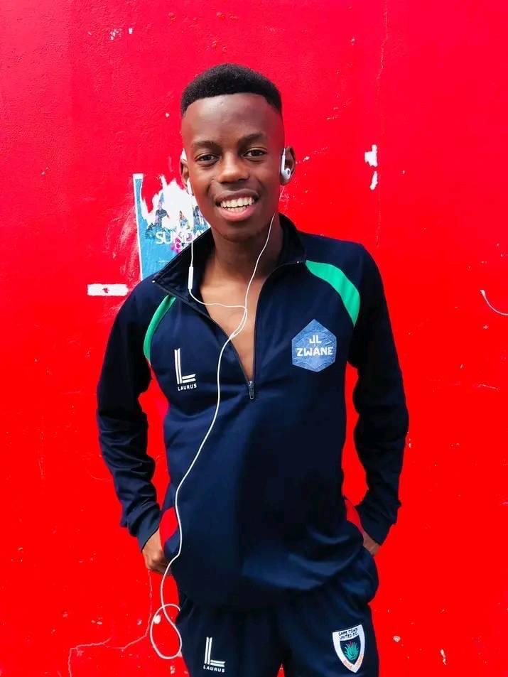 Violent crime claimed another promising sport star when Samkelo Mkiva of Citizens FC in Langa was fatally stabbed at the weekend. The 23 yr old right wing/right back was always looking forward to training and games and  lighted up Citizens changing room with his singing and smile