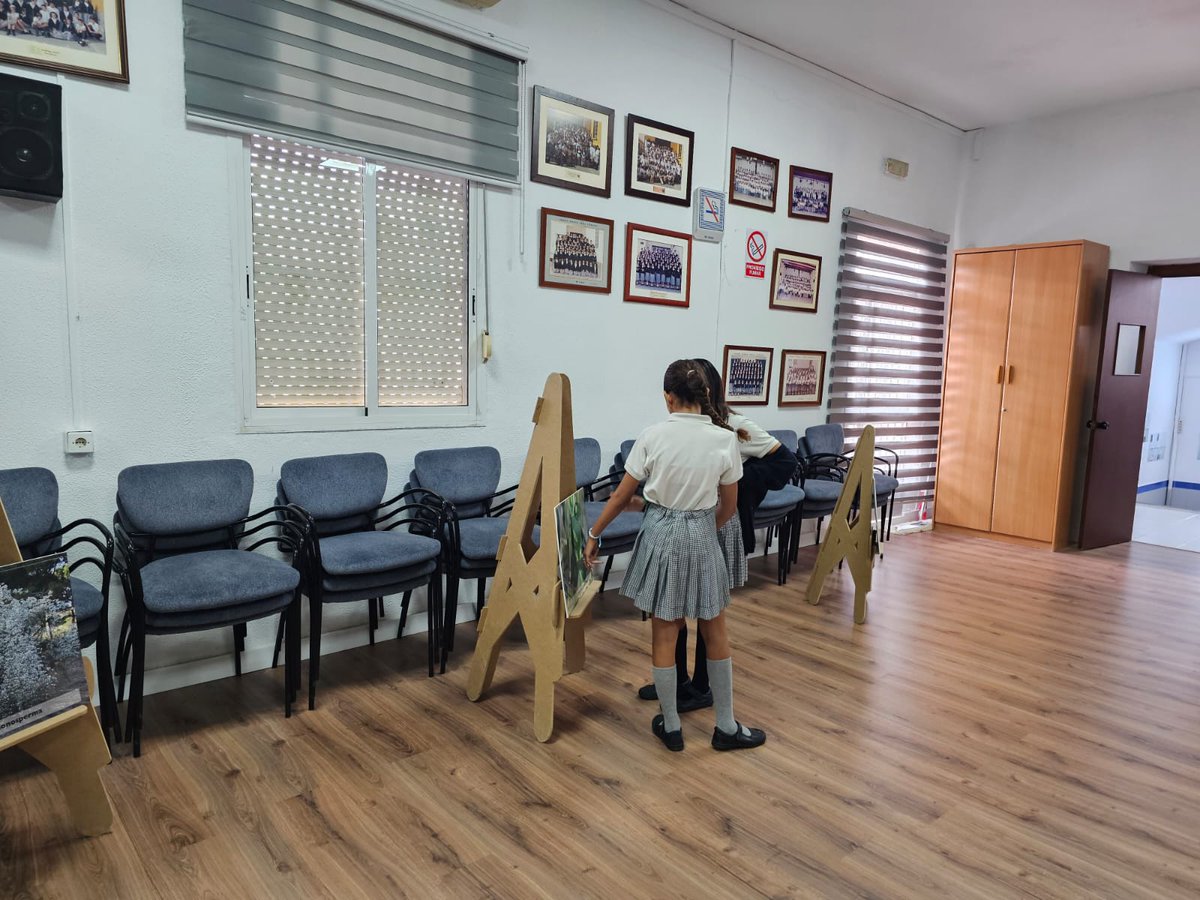 La exposición sobre biodiversidad en el 𝗖𝗼𝗹𝗲𝗴𝗶𝗼 𝗣𝘂́𝗯𝗹𝗶𝗰𝗼 𝗥𝗲𝘆𝗲𝘀 𝗖𝗮𝘁𝗼́𝗹𝗶𝗰𝗼𝘀, organizada por la Consejería de #MedioAmbiente y sostenibilidad, ha sido todo un éxito. Es maravilloso ver cómo se promueve la conciencia ambiental desde edades tempranas.