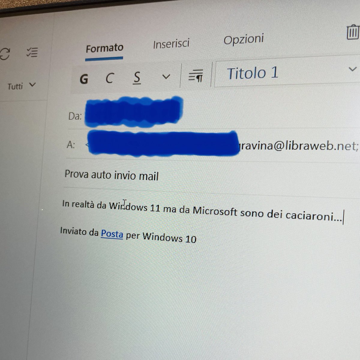 michelegravina's tweet image. Nuovissimo portatile con #Windows11.  Configurato #WindowsMail, si effettua  un invio di test e lui nella firma cosa scrive?

Se non son proprio dei caciaroni dalle parti di #Redmond… #Microsoft