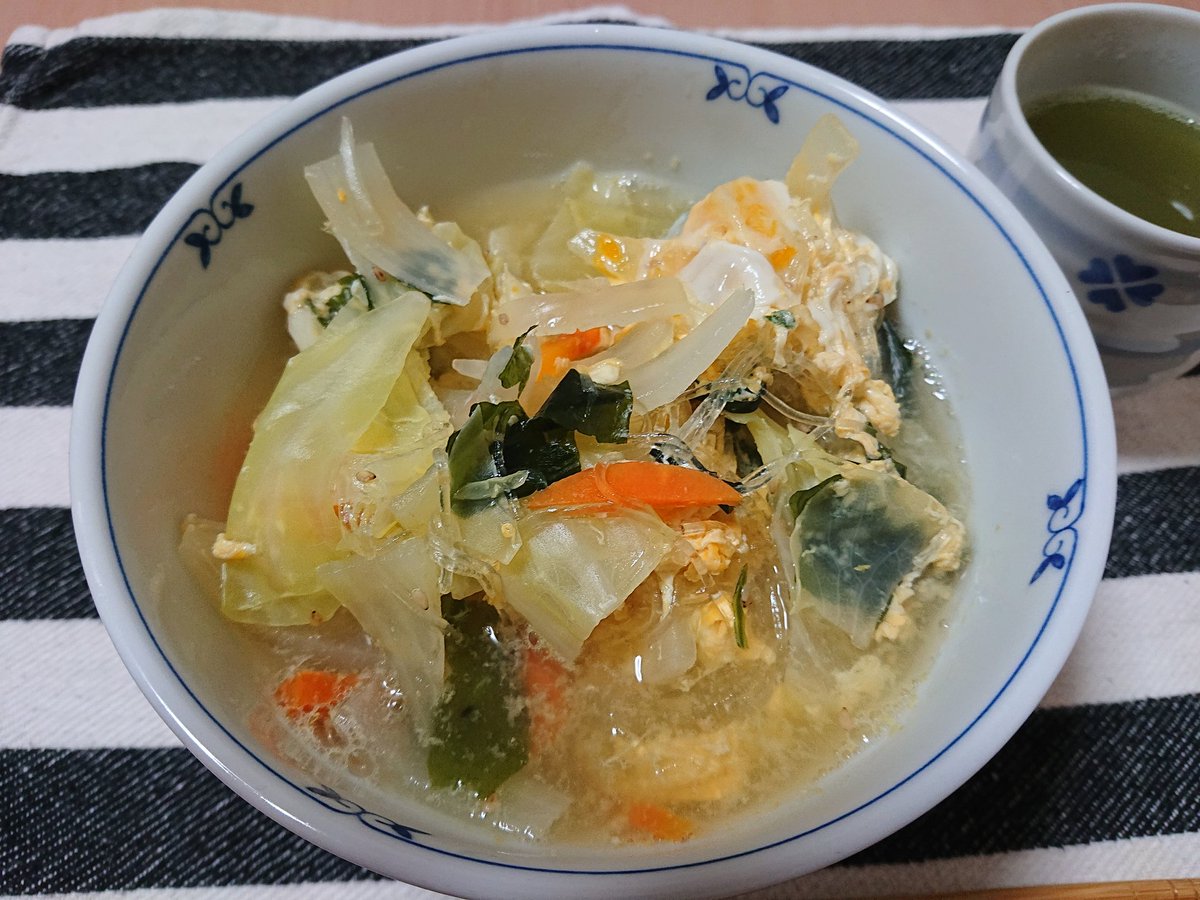 野菜たっぷりわかめスープ春雨

#おうちごはん