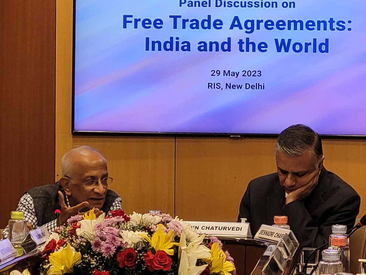 RIS_NewDelhi's tweet photo. Intense brainstorming underway on India's #FTA Policy, 1st in new series of such dialogues initiated by RIS.
Book Presentation: Amb V S Shesadri
Leading voices with Secy ER @MEAIndia Shri Dammu Ravi. Thank you Sir
& @seshadrichari #pranavkumar #NityaNanda @SKMohanty2018 https://t.co/XFThLAphif
