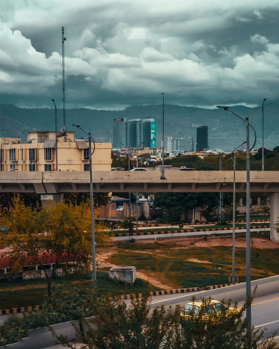 JazzMosafir's tweet photo. A city refreshed by the rain, Islamabad's cloudy skies add a touch of mystery to its already captivating ambiance. ☁️☔️
📸 @hamza___photography
#jazzmosafir #touroftheworld #advisoryservices #instatravel #pakistan #RefreshingRain #CloudySkies #IslamabadWeather https://t.co/vJ6kwf0BqY