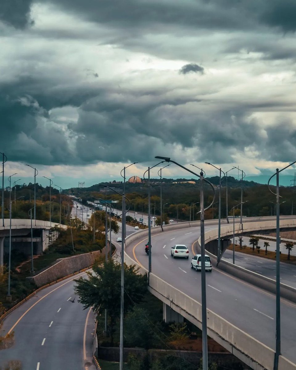 JazzMosafir's tweet photo. A city refreshed by the rain, Islamabad's cloudy skies add a touch of mystery to its already captivating ambiance. ☁️☔️
📸 @hamza___photography
#jazzmosafir #touroftheworld #advisoryservices #instatravel #pakistan #RefreshingRain #CloudySkies #IslamabadWeather https://t.co/vJ6kwf0BqY