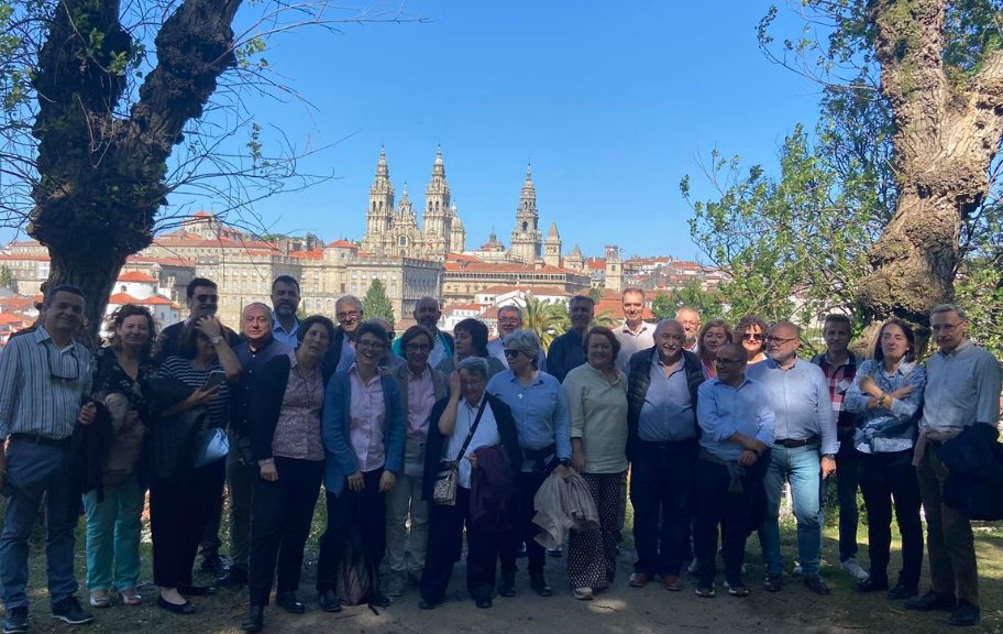 EscuelasCatolicasCV (@escacv) on Twitter photo Nuestra Presidenta y nuestra Secretaria, Manoli Nieto y Vicenta Rodríguez, se reunieron la pasada semana con todos sus homólogos de <a href="/ecatolicas/">Escuelas Católicas</a> en Santiago de Compostela.
Una reunión anual para valorar y concretar futuras acciones conjuntas. <a href="/escacv/">EscuelasCatolicasCV</a> Nuestra Presidenta y nuestra Secretaria, Manoli Nieto y Vicenta Rodríguez, se reunieron la pasada semana con todos sus homólogos de <a href="/ecatolicas/">Escuelas Católicas</a> en Santiago de Compostela.
Una reunión anual para valorar y concretar futuras acciones conjuntas. <a href="/escacv/">EscuelasCatolicasCV</a>