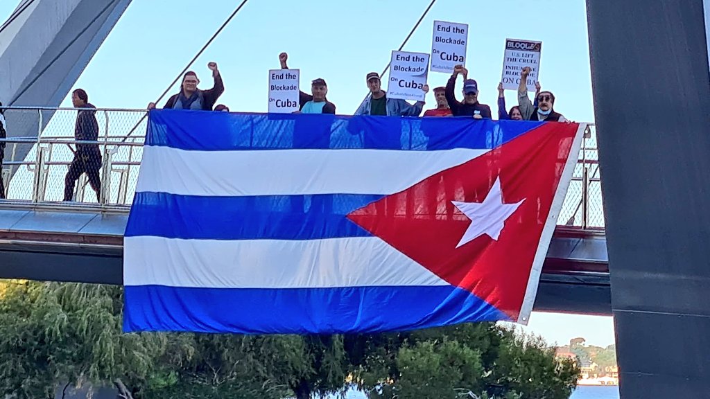 MMarreroCruz's tweet photo. #CubaNoEstáSola 🇨🇺
Agradecemos a los amigos que nos apoyan y alzan su voz para exigir el fin del criminal bloqueo que tanto afecta a nuestro país. 
#PuentesDeAmor
#MejorSinBloqueo https://t.co/DGifRjHmyI