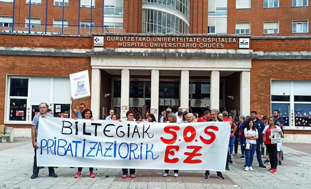 ELAOsakidetza's tweet photo. 🔴#Gurutzeta-ko, #Basurtu-ko eta #Galdakao-ko ospitaleetako biltegietako langileek salatu dute #Osakidetza-k zerbitzua desegin eta #pribatizatu nahi duela, enpresa pribatuen esku utzita
🚨SOS BILTEGIAK🚨
📲https://t.co/Oc83Zwcxx4 https://t.co/r2R8NZnIrK