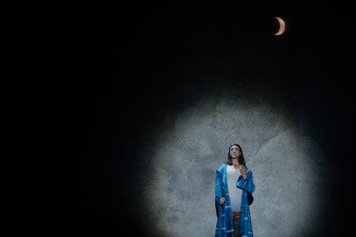 ✨ Një spektakël i jashtëzakonshëm mbushi Stadiumin “Air Albania”!
Muzikali i rekordeve botërore, “Notre Dame de Paris” ngriti peshë Tiranën.
 <a href="/elhaidadani93/">Elhaida Dani</a> <a href="/RiccardoCoccian/">Riccardo Cocciante</a>