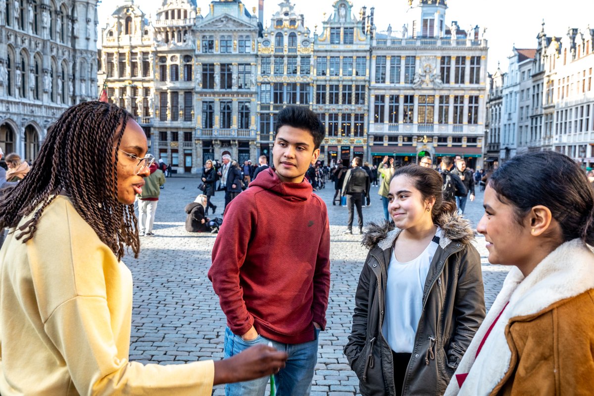 Discover Brussels in a different way with the DEMOtour, a free self-guided activity for 4th grade secondary pupils in Dutch or French. Explore places off the beaten track with a link to democracy and solve exciting tasks to learn more about the city. Register now! 🚶‍♀️
